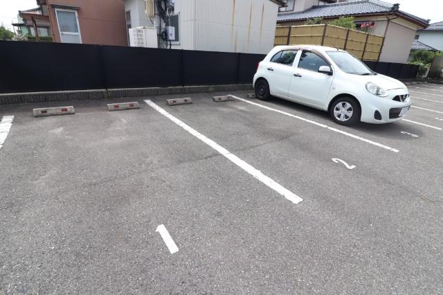 グランディール緑町（103） 駐車場