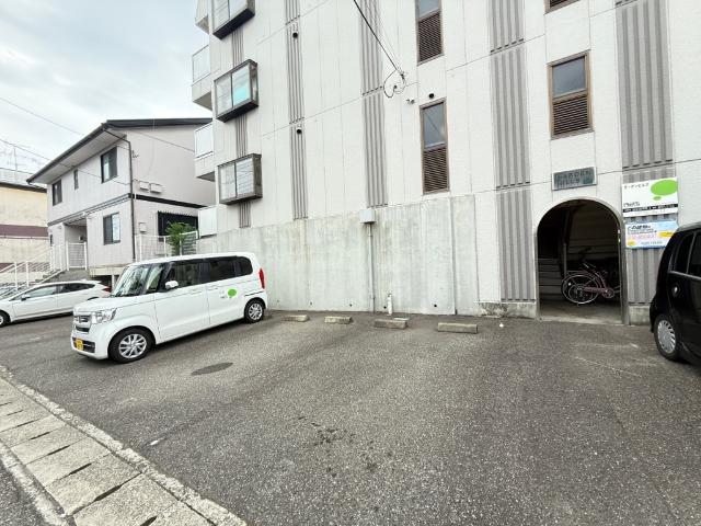 ガーデンヒルズ（0203） 駐車場