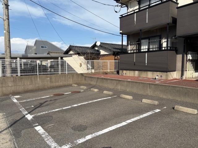 ハイカムール青山（0105） 駐車場