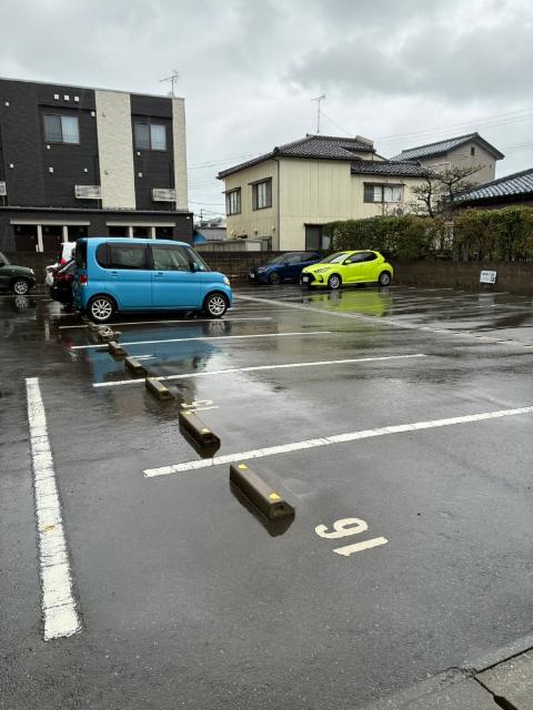 ハイム上所 駐車場
