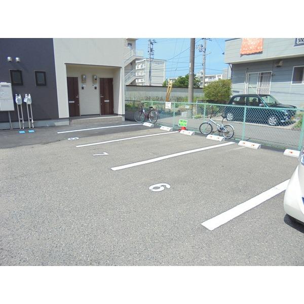 アルデーアⅢ 駐車場