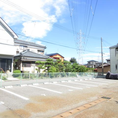 アルデーアⅢ 駐車場