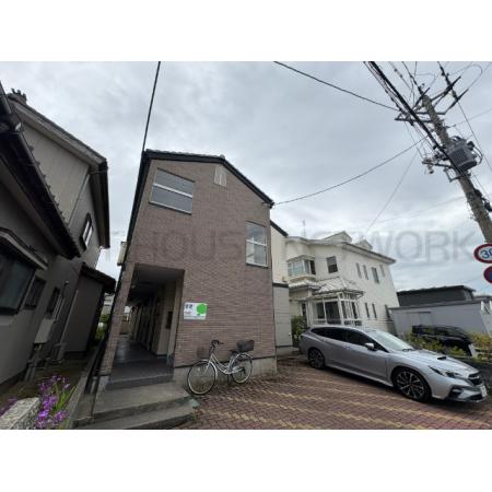 茶色い外観