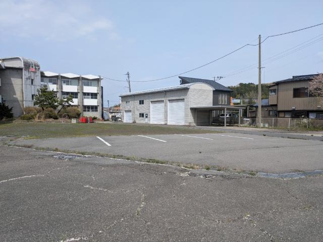 駐車場　倉庫