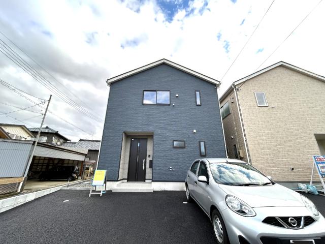 駐車場広めです！