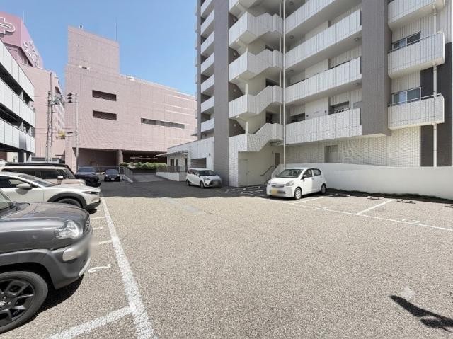ウェリス萬代橋 駐車場