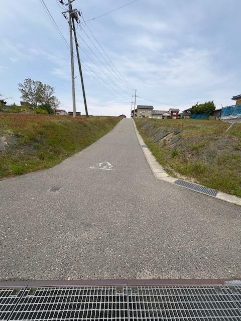新潟市北区太郎代売地 前面道路含む現地写真