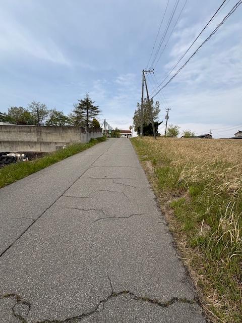 新潟市北区太郎代売地 前面道路含む現地写真