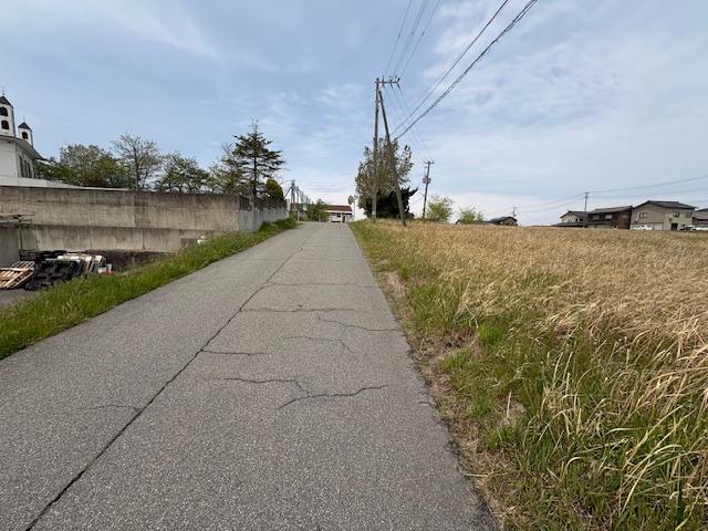 新潟市北区太郎代売地 前面道路含む現地写真
