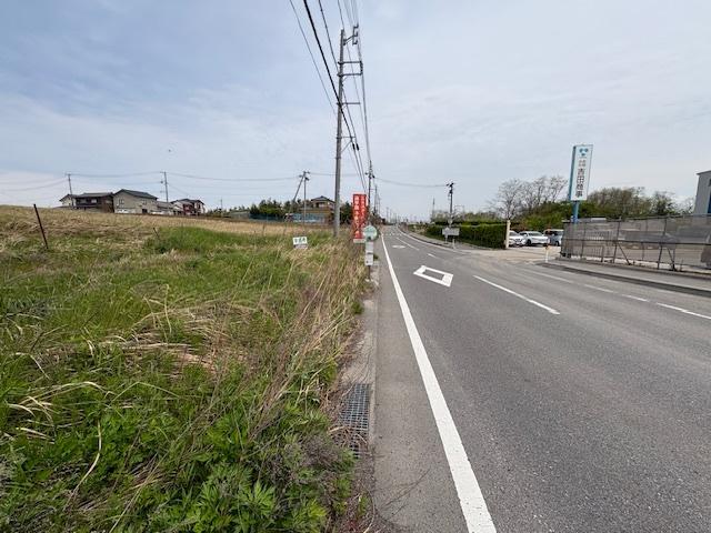 新潟市北区太郎代売地 前面道路含む現地写真