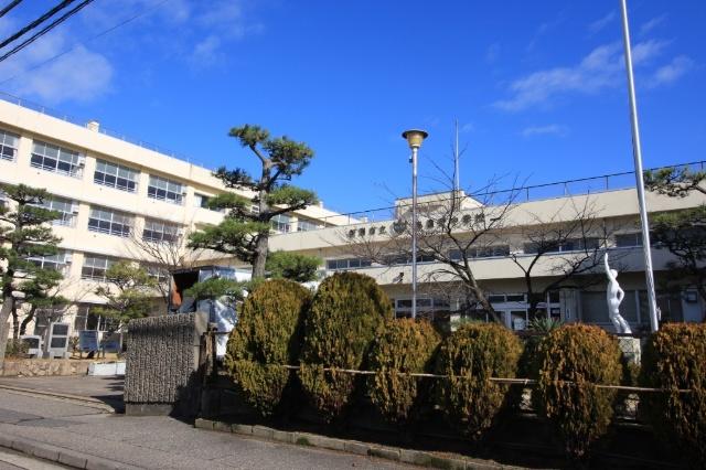 新潟市立鳥屋野中学校