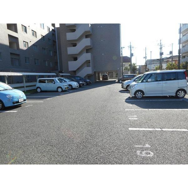 サーム新石山壱番館 駐車場