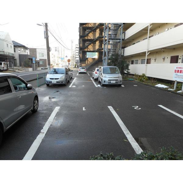 コープ野村川端町B棟 駐車場