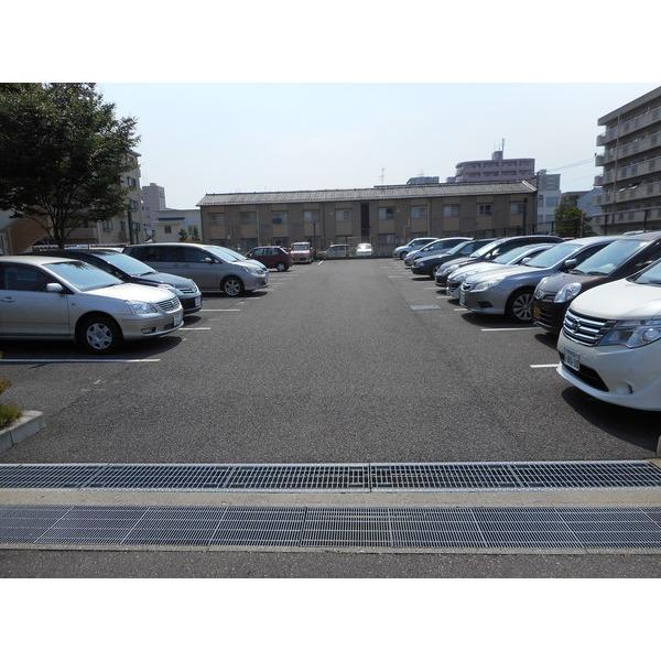 ルミナス南笹口モンテレール 駐車場