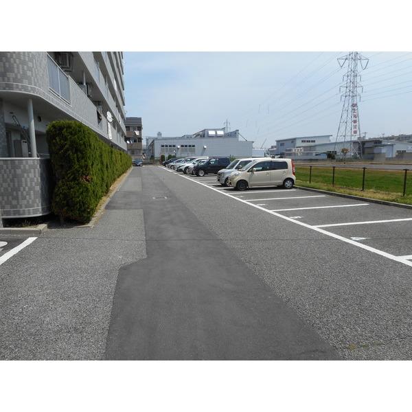 ドラゴンマンション新潟新和壱番館 駐車場
