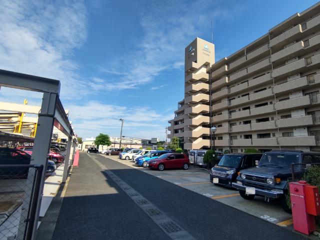 サーパス中山 駐車場