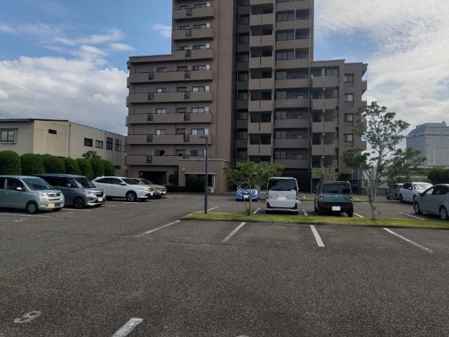 サーパス関屋 駐車場