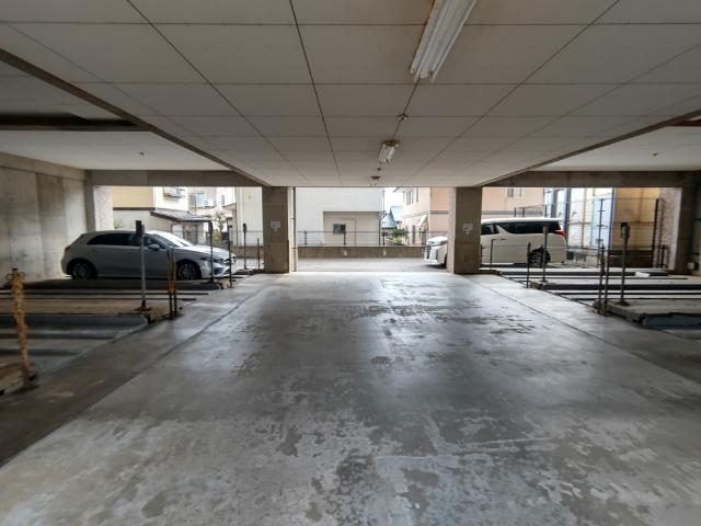 ベルシュ青山新町 駐車場
