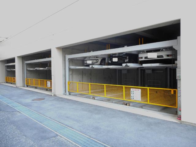 ダイアパレスシアース万代 駐車場