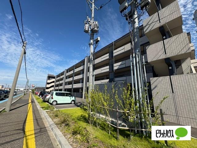 アルファスマート女池上山 駐車場