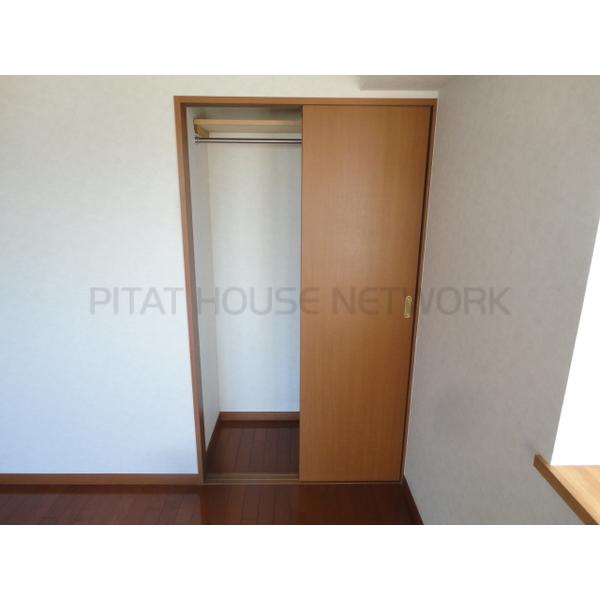 洋室5.6上の収納