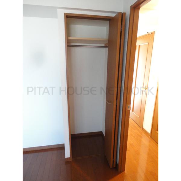 洋室4.4上の収納