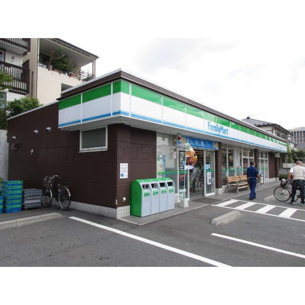 ファミリーマートさいたま大戸四丁目店:223m