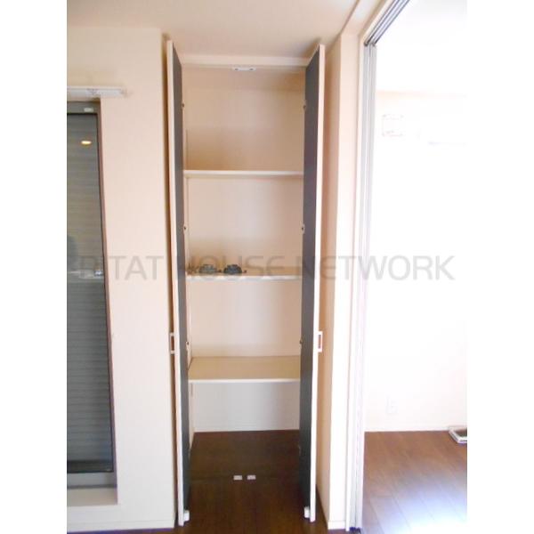 リビングにも収納あり