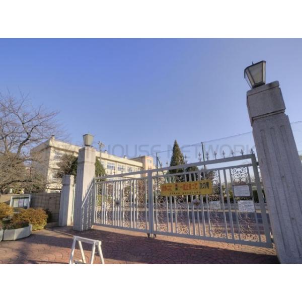 さいたま市立北浦和小学校:397m