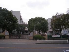 さいたま市立辻小学校：312m