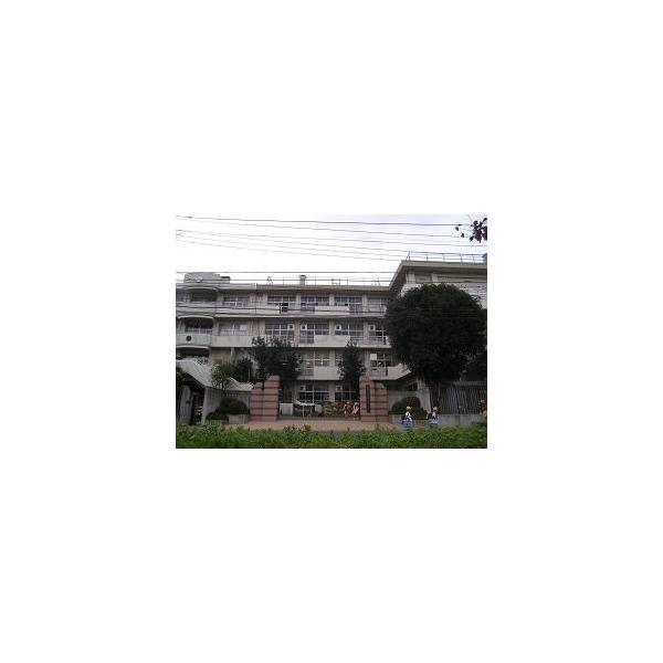 さいたま市立浦和大里小学校:412m