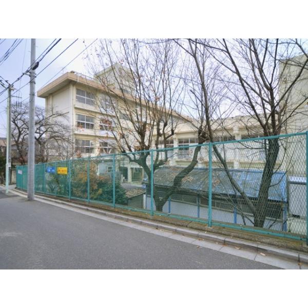 さいたま市立岸中学校:687m