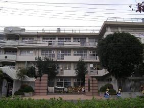 さいたま市立浦和大里小学校：680m