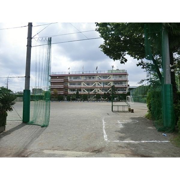 戸田市立新曽小学校:433m