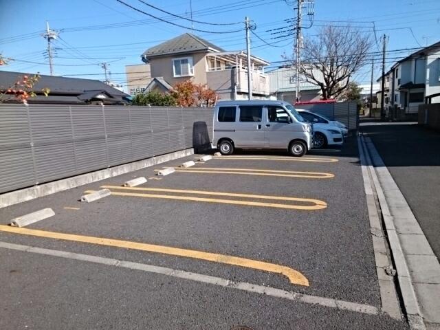 ヴィ　コンフォール　Ⅴ（201） 駐車場