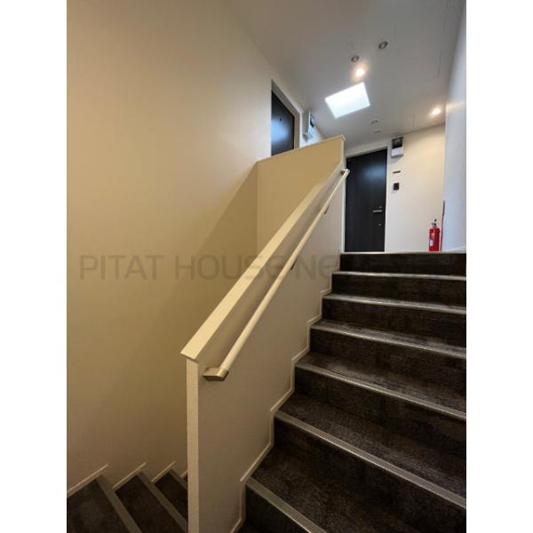 内廊下・絨毯張り