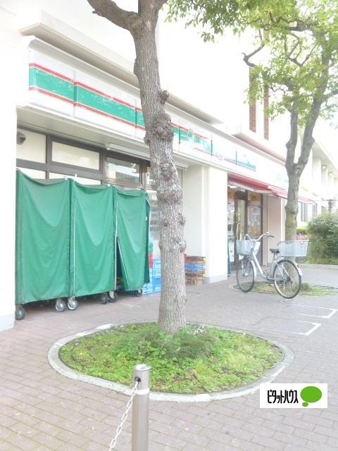 ローソンストア100西大島店：324m