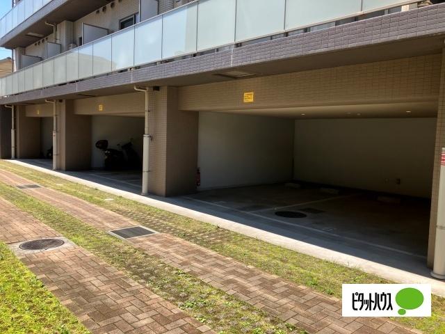 スカイコートパレス大島 駐車場