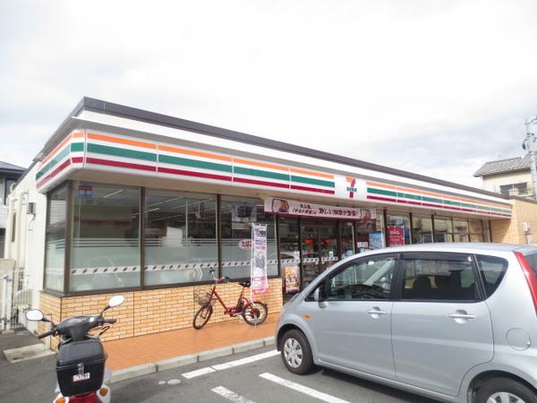 セブンイレブン枚方楠葉朝日3丁目店：233m