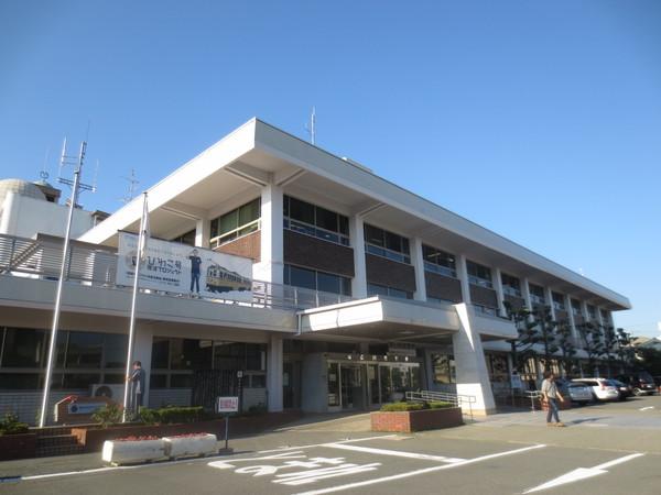 寝屋川市役所：984m