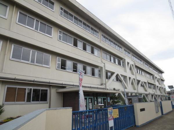 寝屋川市立木田小学校：614m