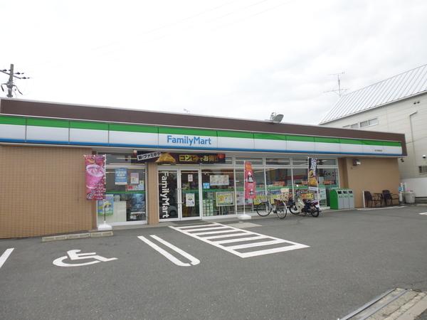ファミリーマート枚方東香里店：317m