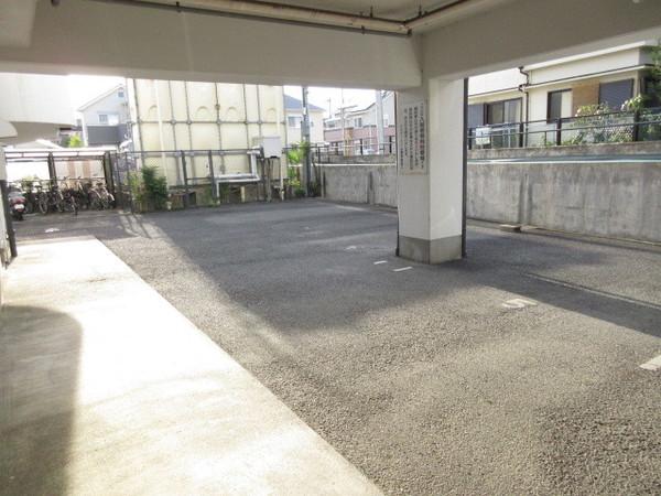 メロディーハイム楠葉 駐車場