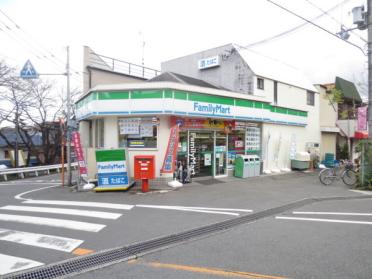 ファミリーマート枚方御殿山店：122m