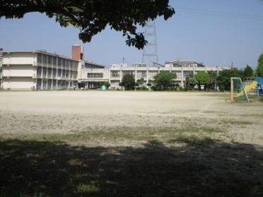 枚方市立西牧野小学校：857m