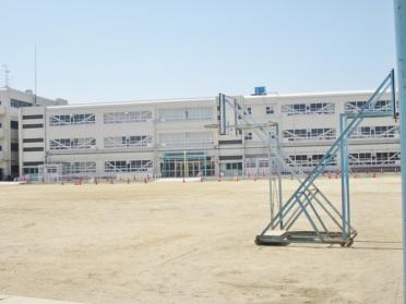 寝屋川市立池田小学校：726m