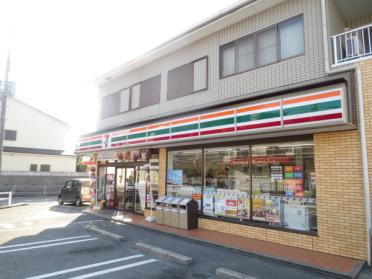 セブンイレブン枚方津田駅前店：620m