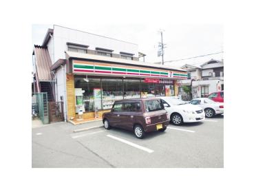 セブンイレブン枚方出口店：185m