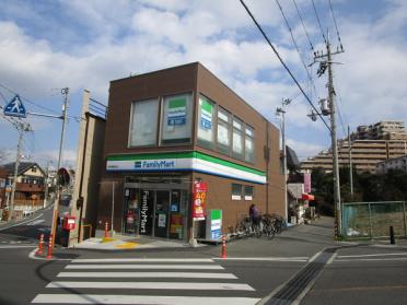 ファミリーマート枚方御殿山店：670m