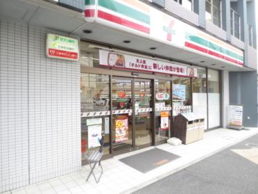 セブンイレブン枚方くずは駅前店：685m